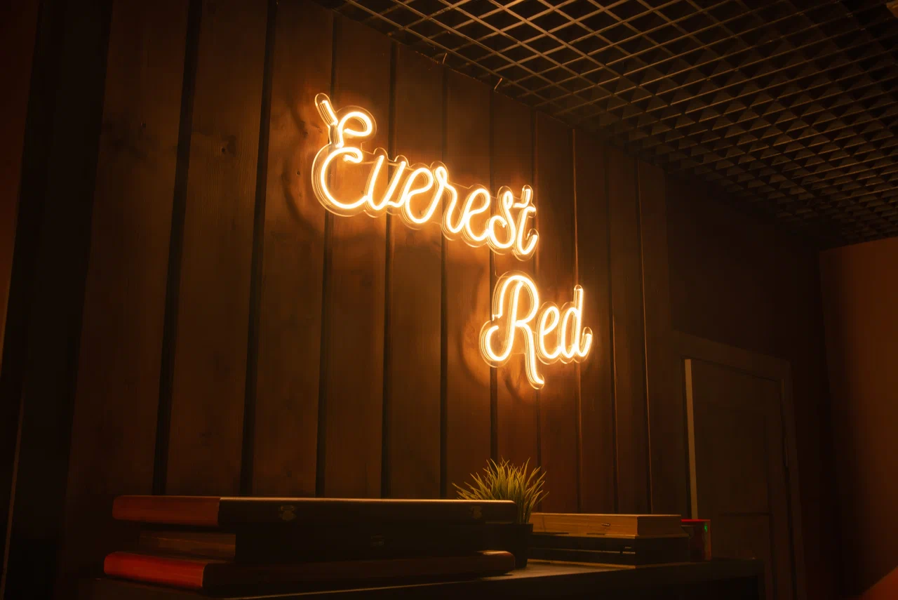 EVEREST Red