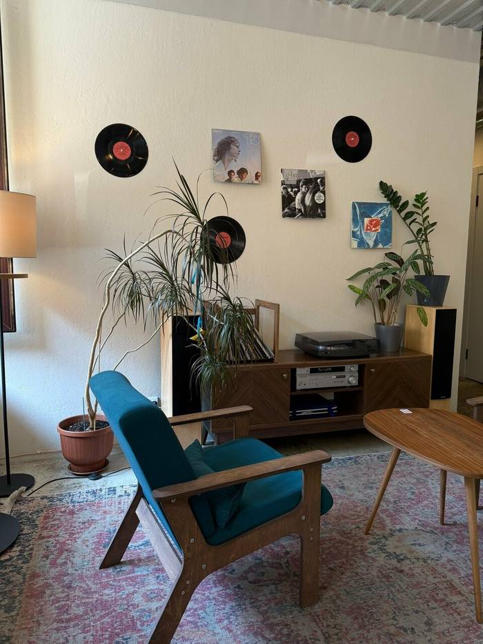 Кофейня винил и кофе