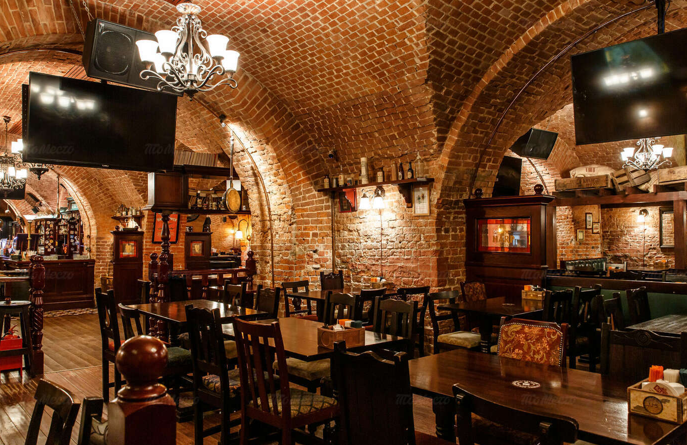 TAP & BARREL PUB