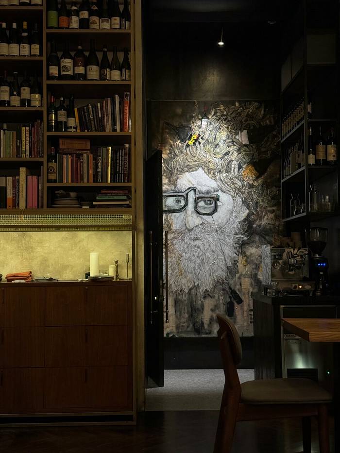 Leo Wine & Kitchen